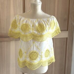 b. original Embroidered Ruffled Top. Yellow | White. Women’s Sz-M EUC Scalloped